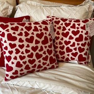 NWT. Set of 2. Decorative red pillows with heart prints